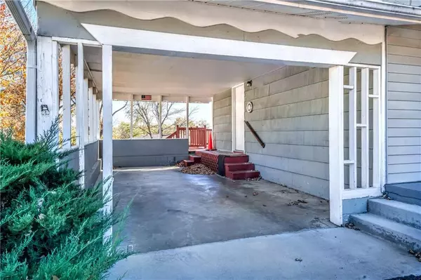 De Soto, KS 66018,8515 Penner AVE