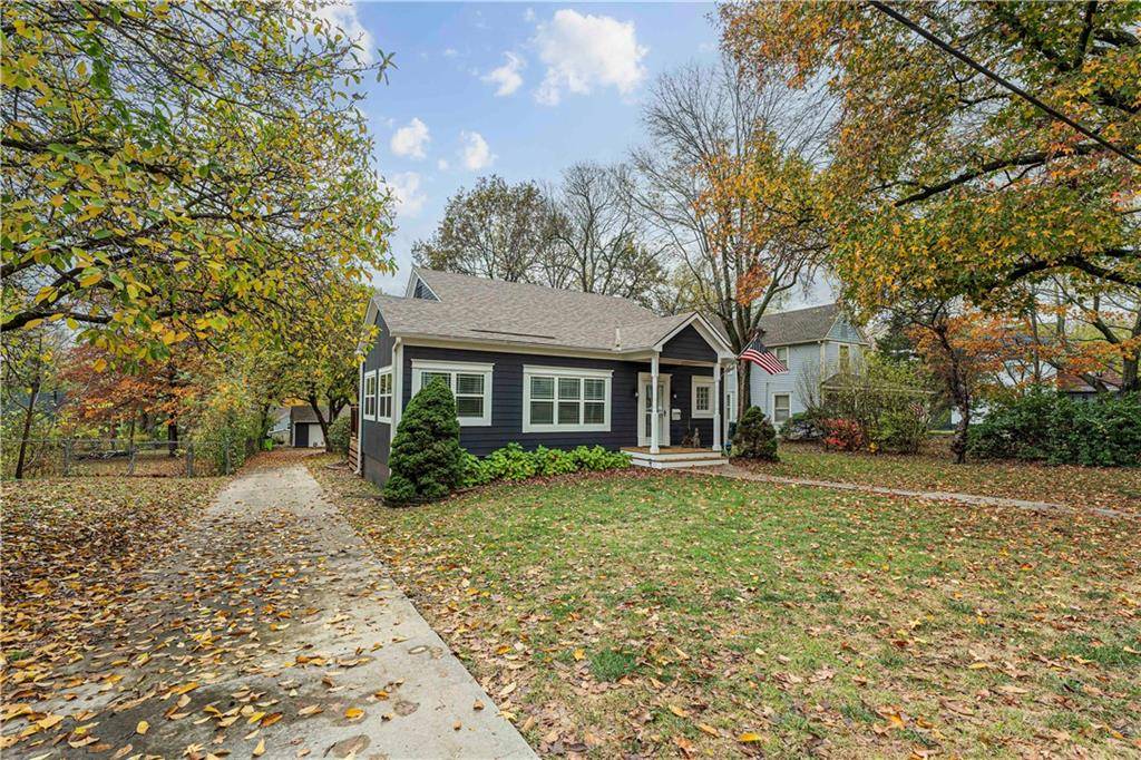 1003 E Pearl ST, Harrisonville, MO 64701