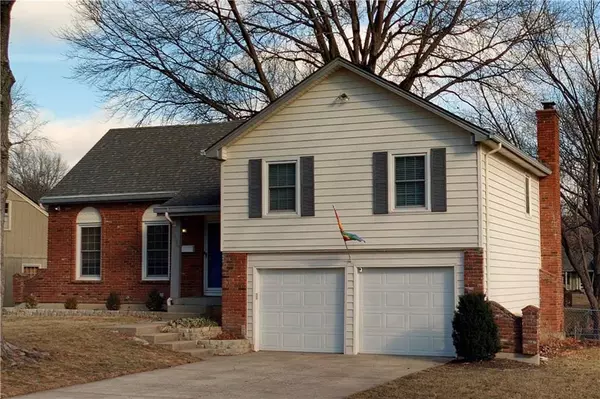 10049 Bluejacket DR, Overland Park, KS 66214