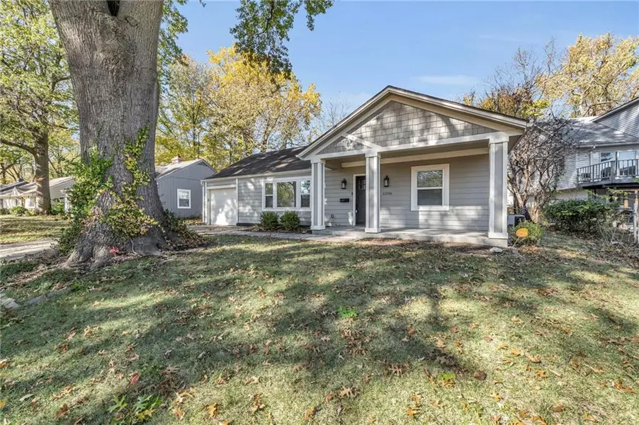 2206 W 77th ST, Prairie Village, KS 66208