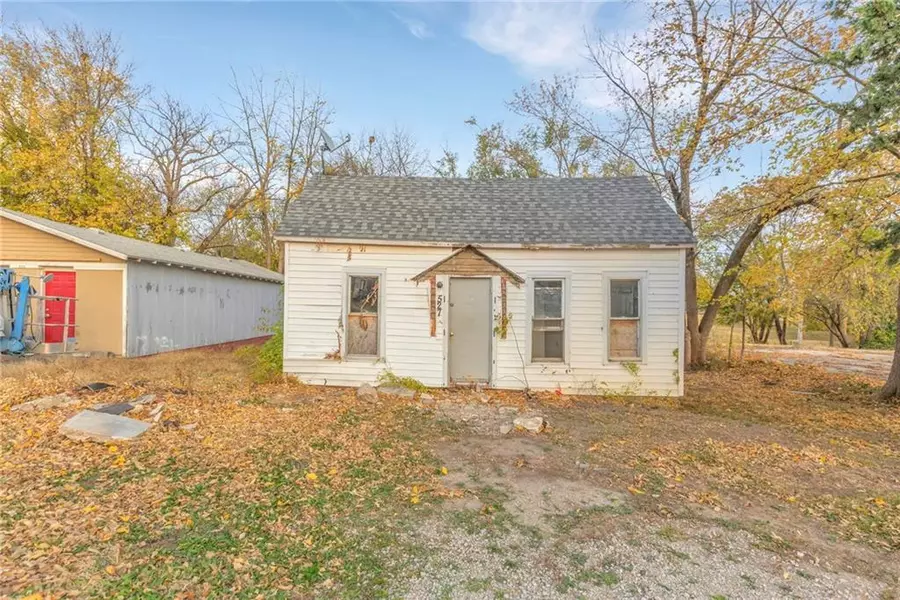 527 N Hickory ST, Ottawa, KS 66067