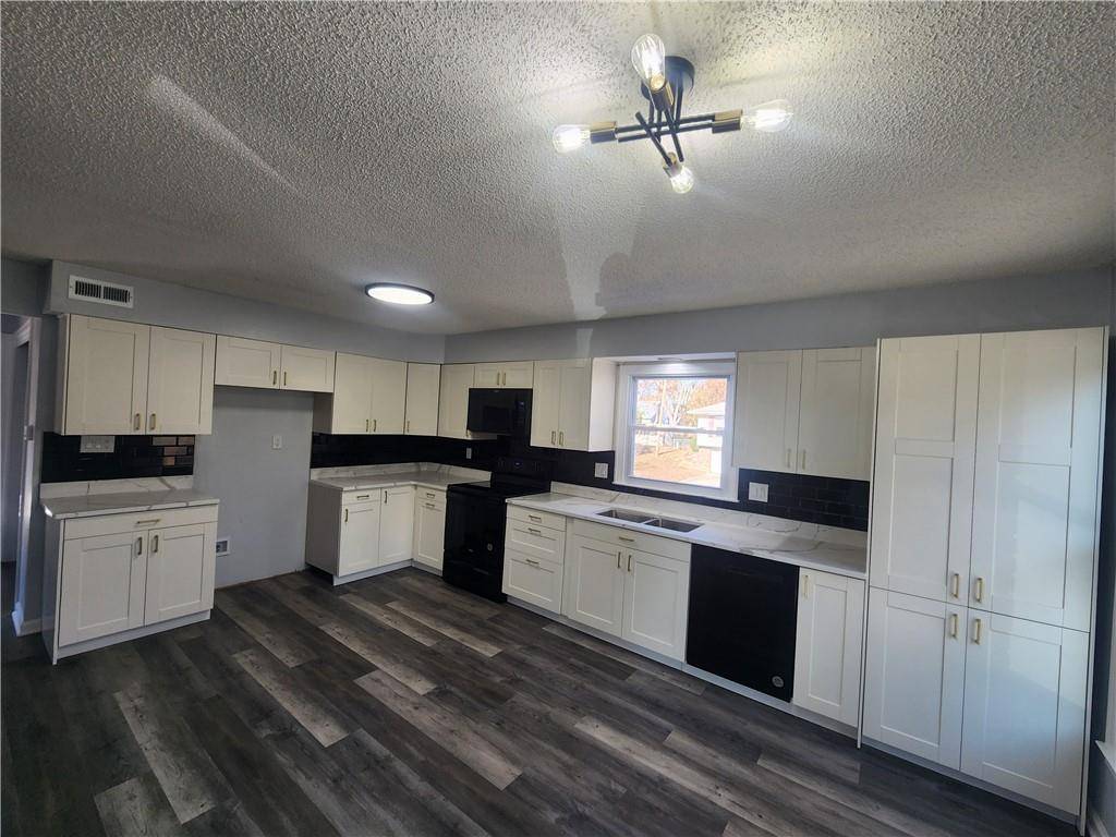 Belton, MO 64012,16604 Hardee ST