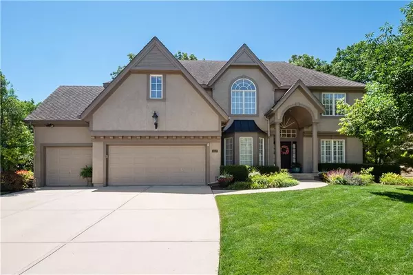 4517 Iron Horse DR, Leawood, KS 66224