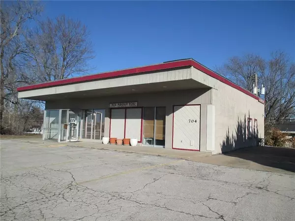 Lee's Summit, MO 64063,704 NW Obrien RD