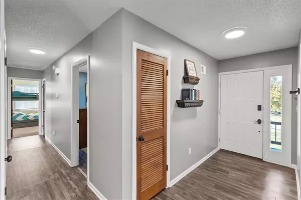 Lansing, KS 66043,501 Maple LN