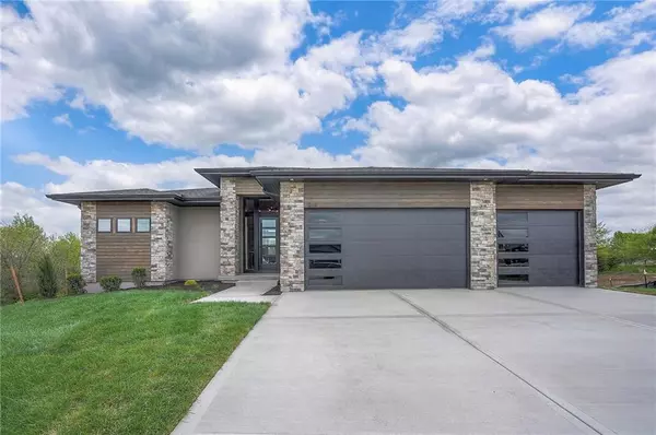 Greenwood, MO 64034,914 Savannah LN