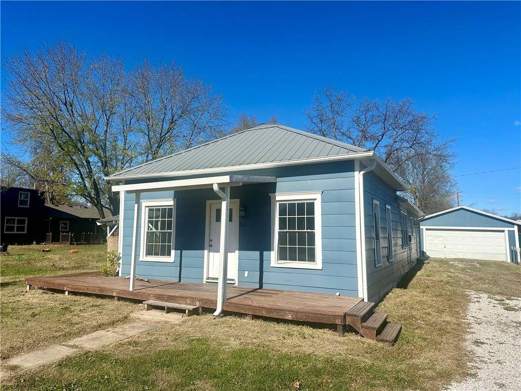 Lacygne, KS 66040,712 E Market ST