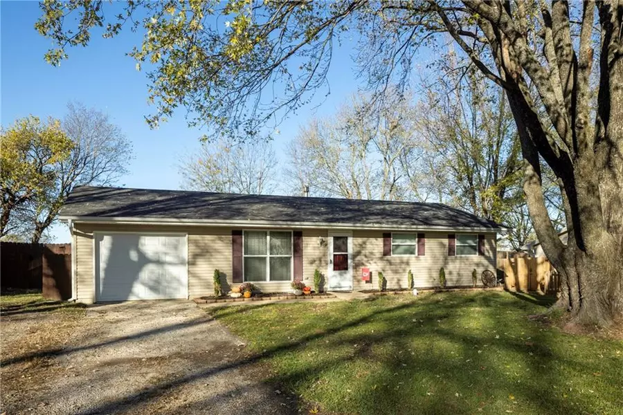 172 SE 411th RD, Warrensburg, MO 64093