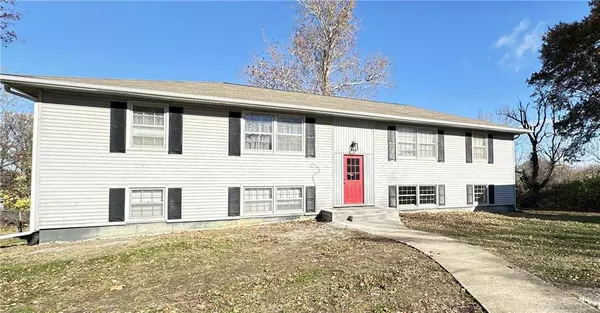 208 N Grant RD, Knob Noster, MO 65336