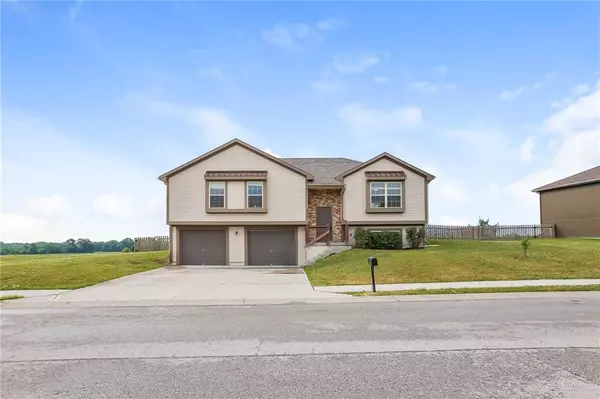 212 Golfview DR, Pleasant Hill, MO 64080