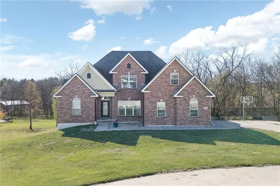 11109 Club View DR, St Joseph, MO 64505