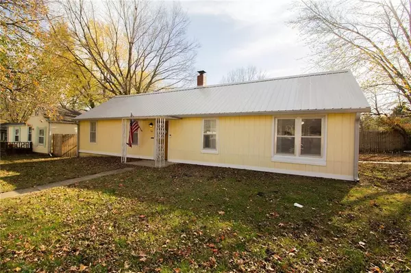 114 E 5th ST, Tonganoxie, KS 66086