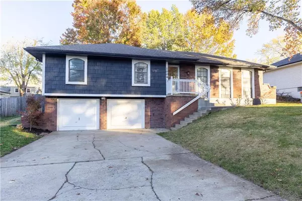 1004 SW 18TH ST, Blue Springs, MO 64015
