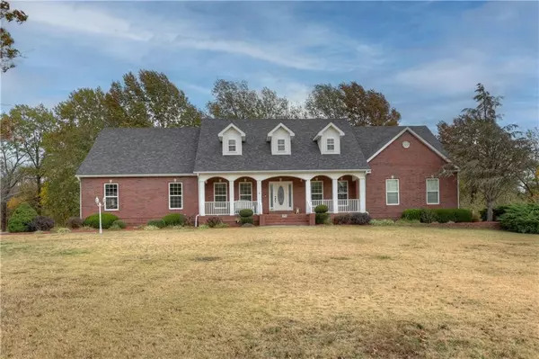 Pittsburg, KS 66762,1006 Bluebird LN