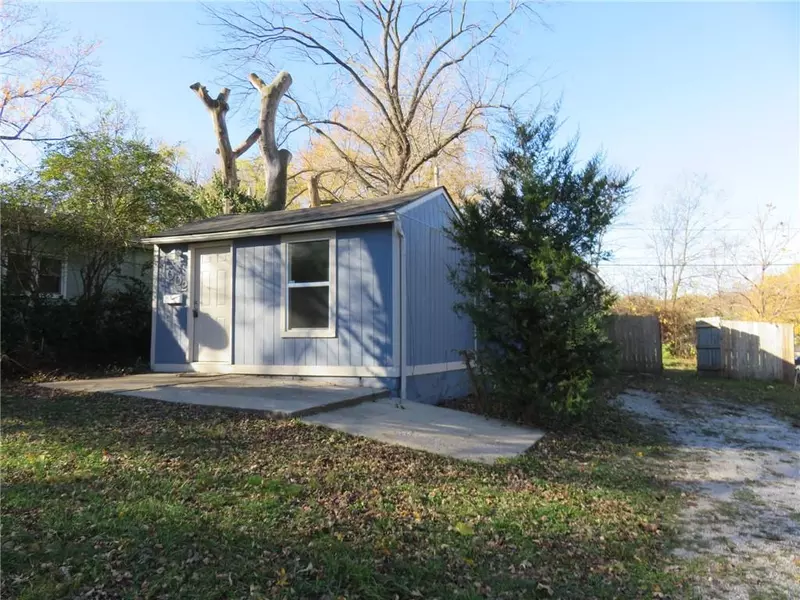 1002 S Haden ST, Independence, MO 64050