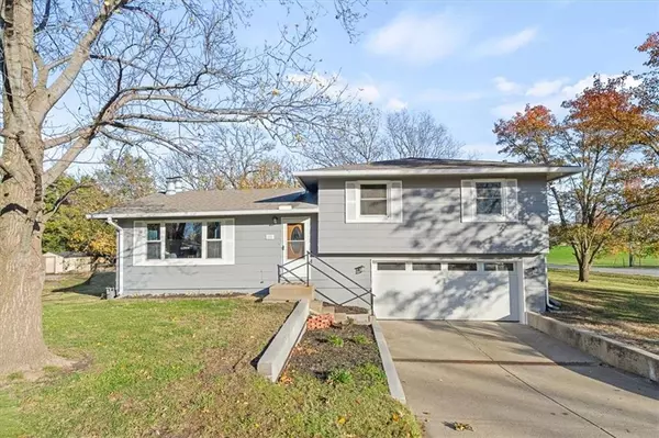 101 Maple TER, Wellsville, KS 66092