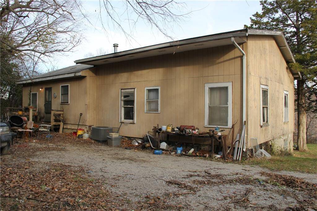 508 S Commercial ST, Smithville, MO 64089