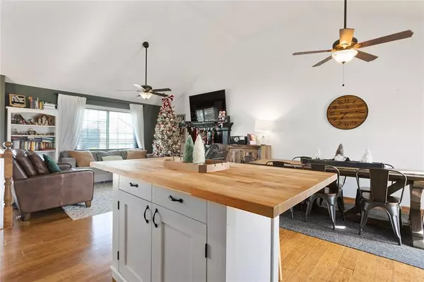 Greenwood, MO 64034,1305 Aspen DR