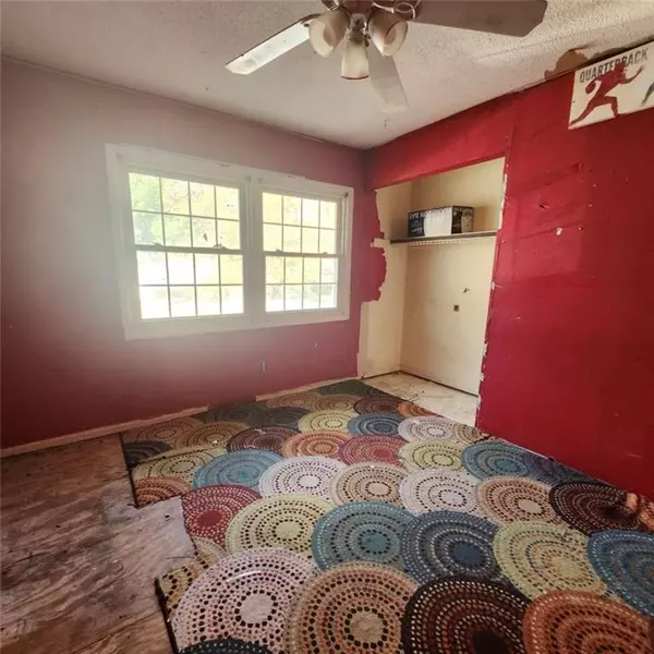 Lansing, KS 66043,304 Highland RD