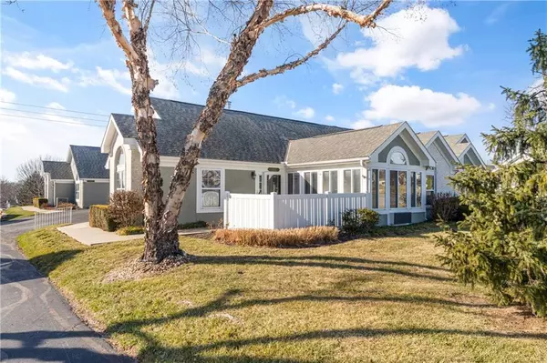 7114 Meadow View ST, Shawnee, KS 66227