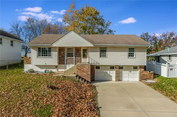 1210 SW Walnut ST, Lee's Summit, MO 64081