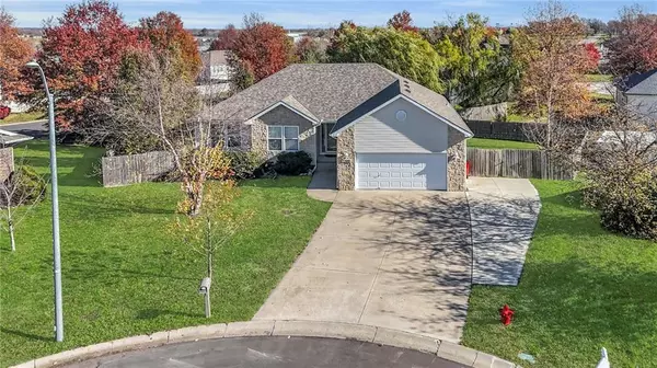 1300 SW 5th TER, Oak Grove, MO 64075