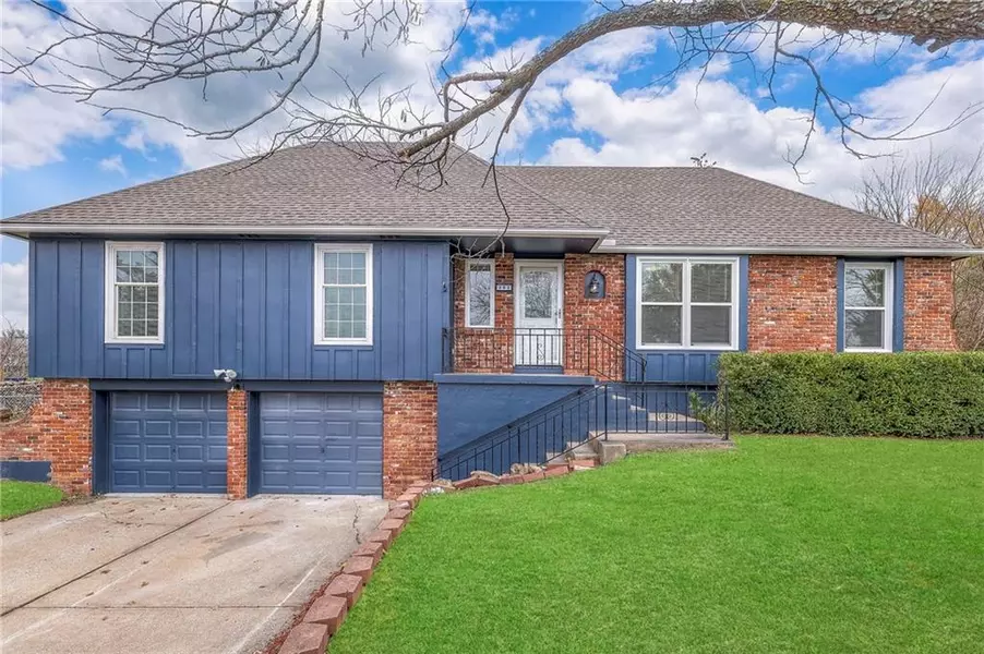 303 S SUNSET LN, Raymore, MO 64083