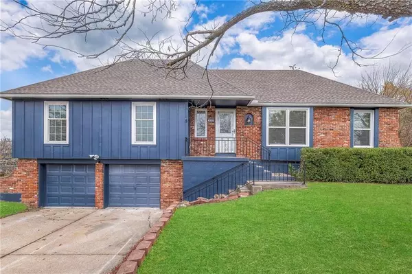303 S SUNSET LN, Raymore, MO 64083