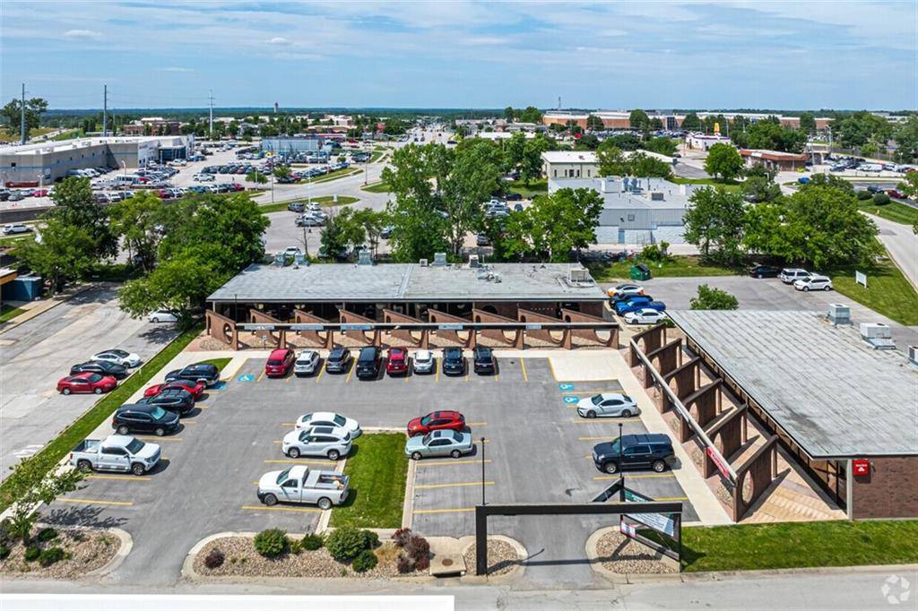 Lee's Summit, MO 64063,818 NW Park LN