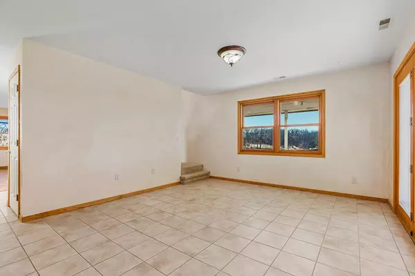 Tonganoxie, KS 66086,18498 246th ST