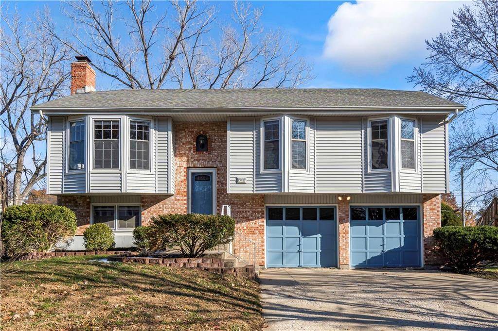 15419 S Summertree LN, Olathe, KS 66062