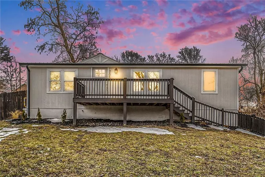 205 N Park ST, Bonner Springs, KS 66012