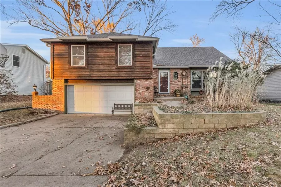 1210 W 29th CT, Lawrence, KS 66046