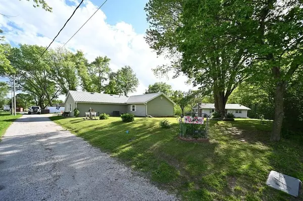 41 Market ST, Dearborn, MO 64439