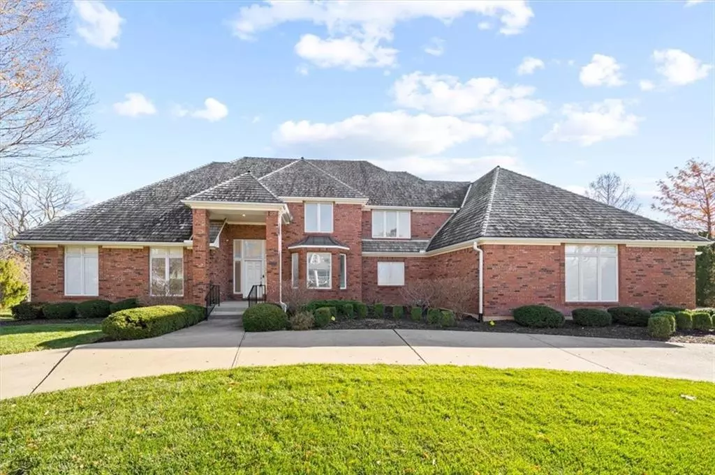 Leawood, KS 66211,11717 Brookwood AVE