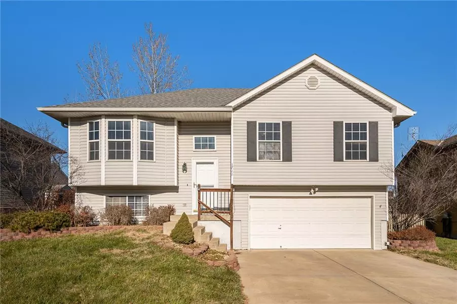 1711 Winding Creek LN, Cameron, MO 64429
