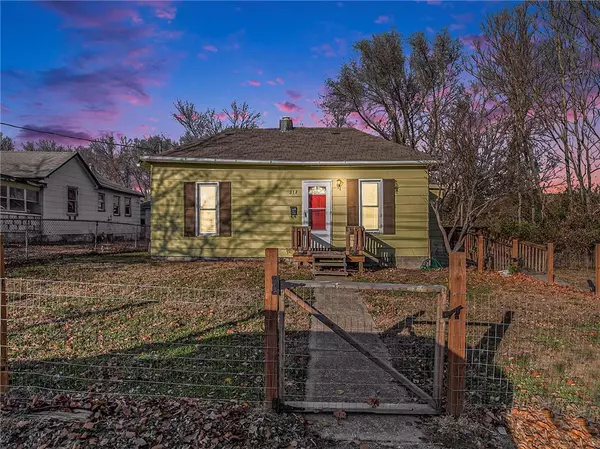 Liberty, MO 64068,212 W Shrader ST
