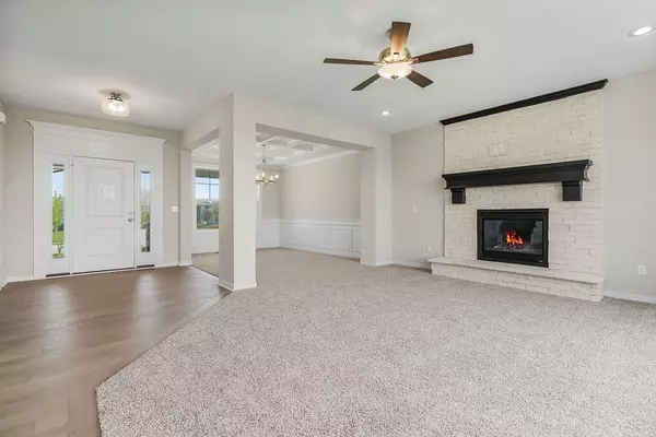 17165 W 164th TER, Olathe, KS 66062