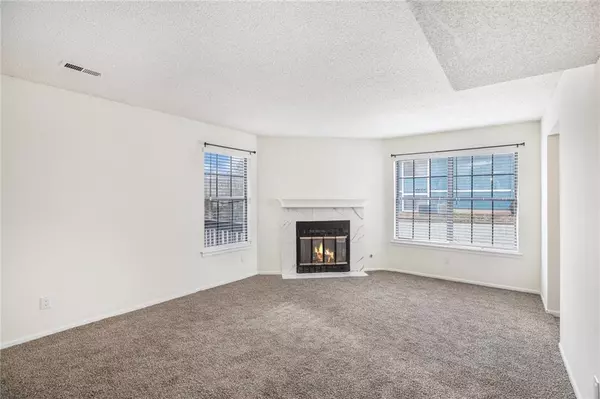 Kansas City, MO 64131,8151 Holmes RD #201