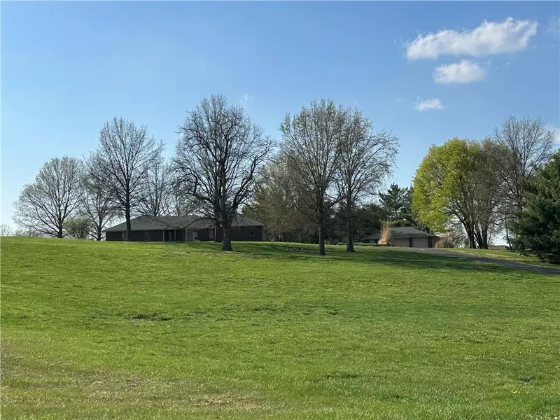 5672 State Route FF HWY, St Joseph, MO 64507