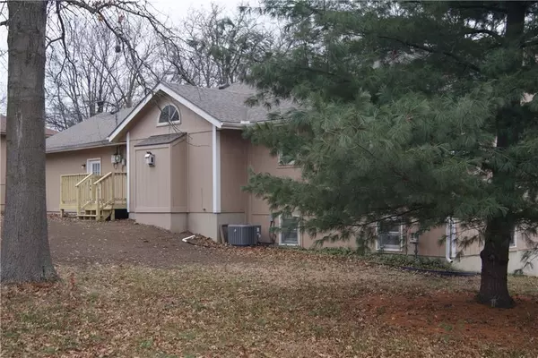 Harrisonville, MO 64701,609 N Halsey ST