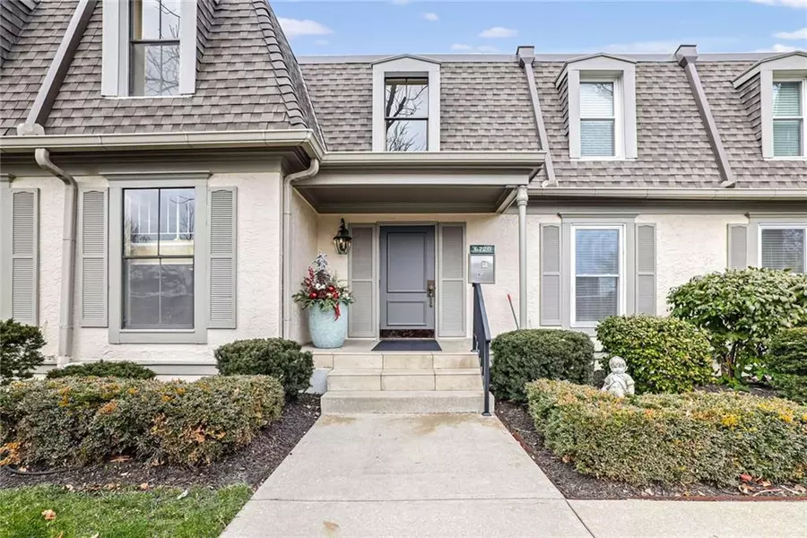 6720 W 109th ST #D, Overland Park, KS 66211