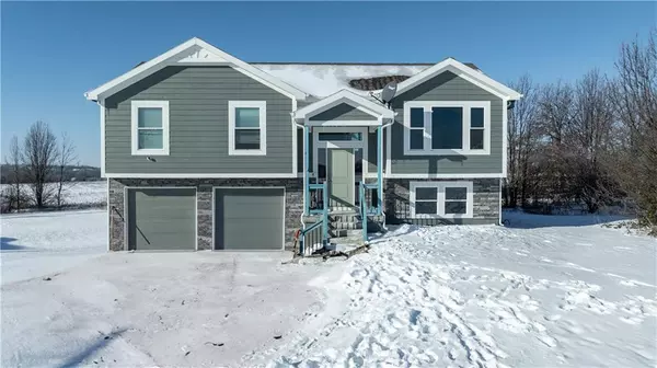2220 Pemberton DR, Harrisonville, MO 64701