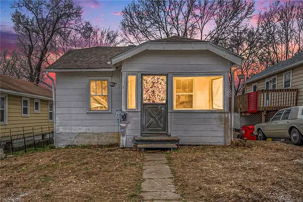 1912 S Evanston AVE, Independence, MO 64052