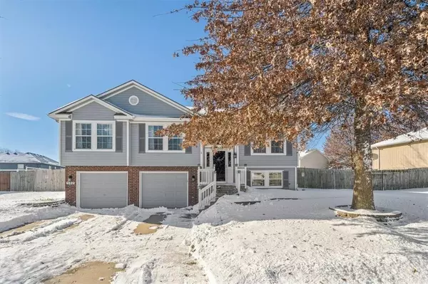 502 NE Salem ST, Oak Grove, MO 64075