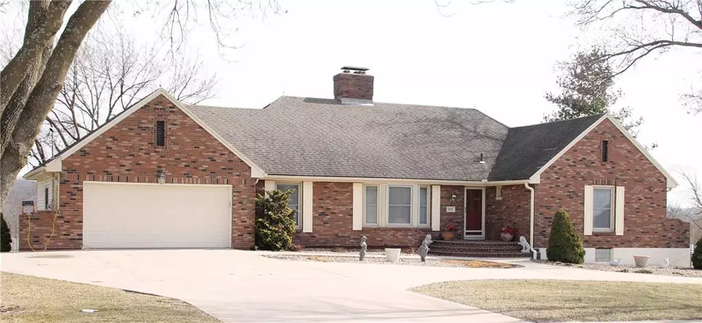 5913 Woodland DR, Shawnee, KS 66218