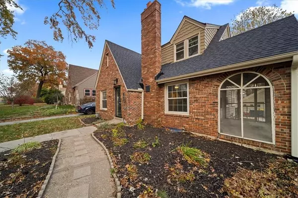 Kansas City, MO 64114,7611 OAK ST