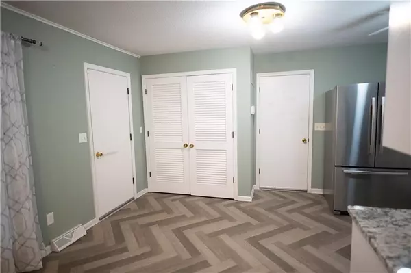 Shawnee, KS 66203,11204 W 50 TER