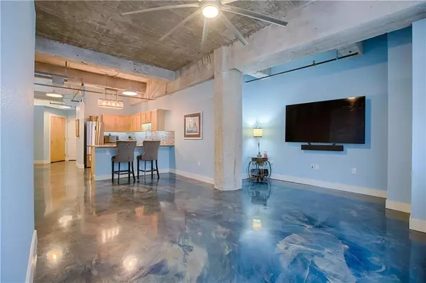 Kansas City, MO 64105,321 W 7th ST #104