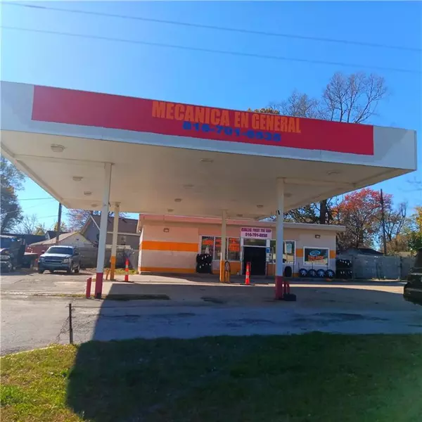 9305 E US Hwy 40 HWY, Independence, MO 64055